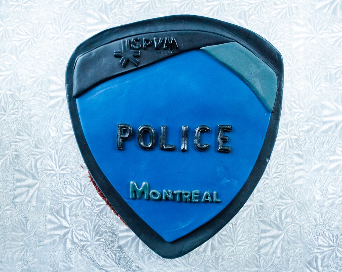 Gâteau police Ville de Montréal – Gâteau personnalisé à Montréal – Pâtisserie Luxure Gourmande