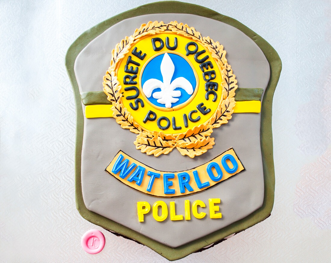 Gâteau police ville de Waterloo – Gâteau personnalisé à Montréal – Pâtisserie Luxure Gourmande