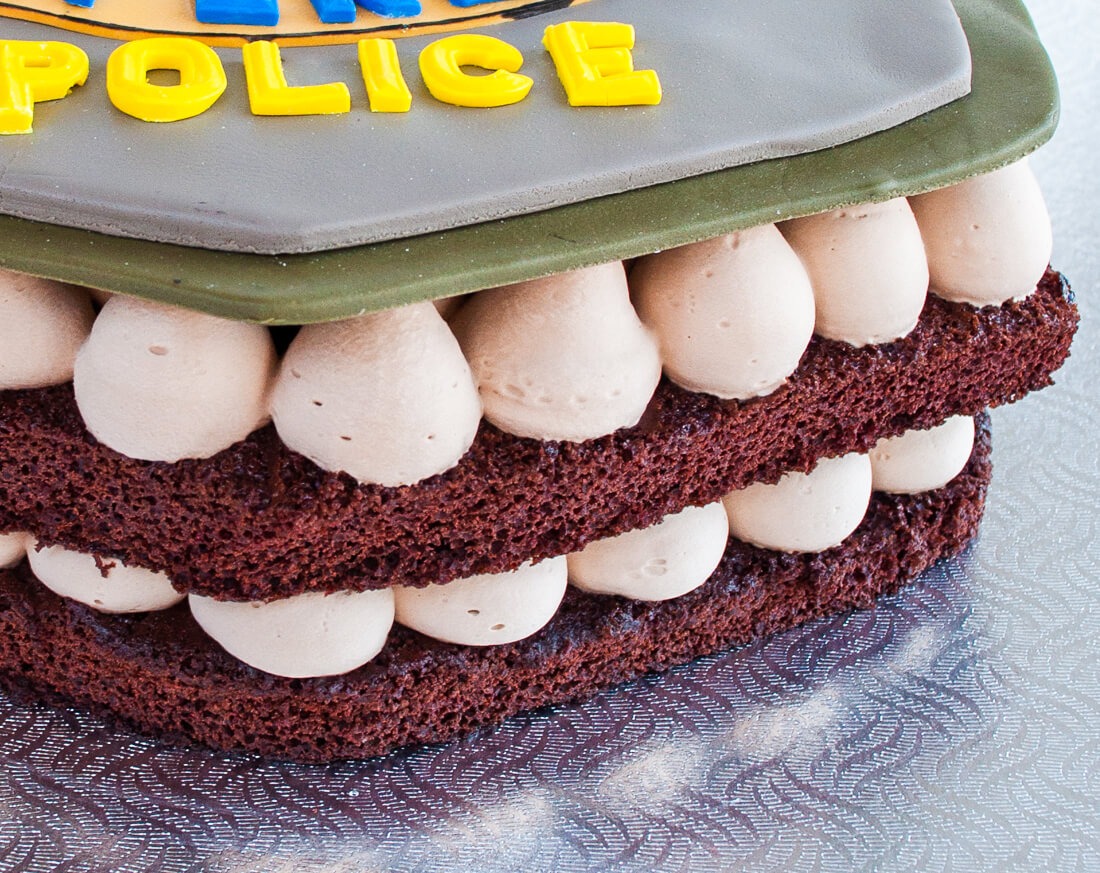 Gâteau police ville de Waterloo – Gâteau personnalisé à Montréal – Pâtisserie Luxure Gourmande