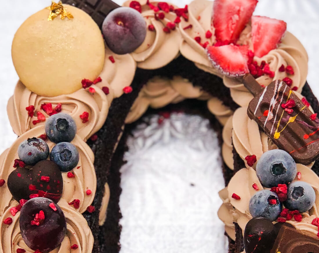 Gâteau sur mesure 8 ans au chocolat | Gâteau personnalisé à Montréal | Luxure Gourmande, Pâtisserie et Chocolaterie
