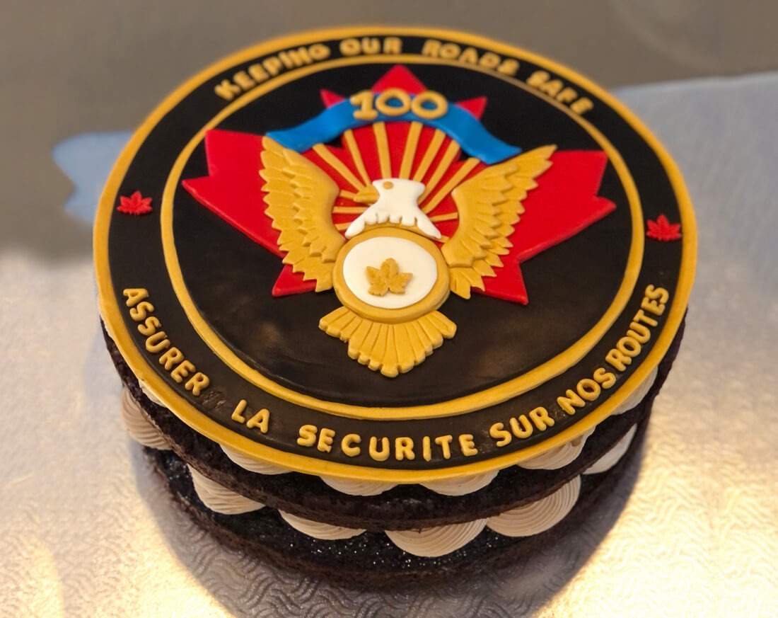 Gâteau police - Jeton de Policier – Gâteau personnalisé à Montréal – Pâtisserie Luxure Gourmande