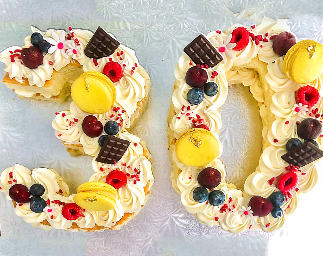 Number Cake - 30 ans Vanille et fruits | Gâteau personnalisé à Montréal | Luxure Gourmande, Pâtisserie et Chocolaterie