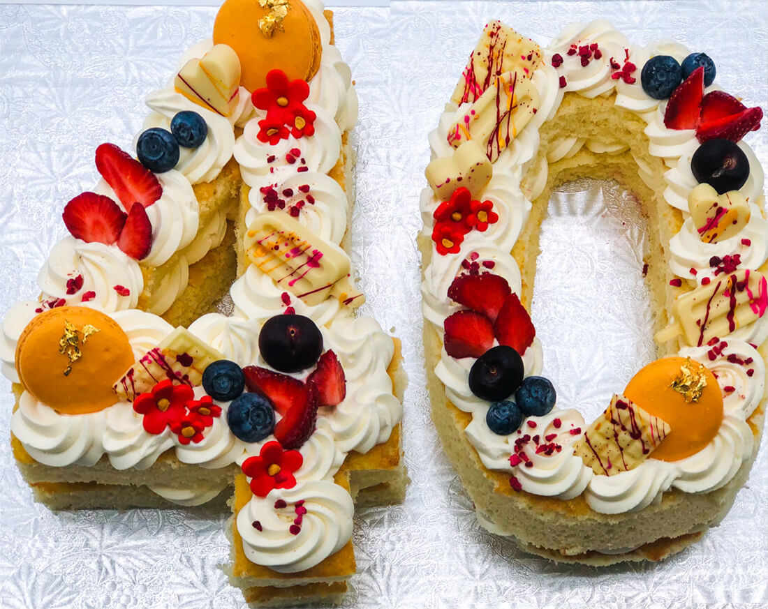Number Cake - 40 ans Vanille et fraise | Gâteau personnalisé à Montréal | Luxure Gourmande, Pâtisserie et Chocolaterie