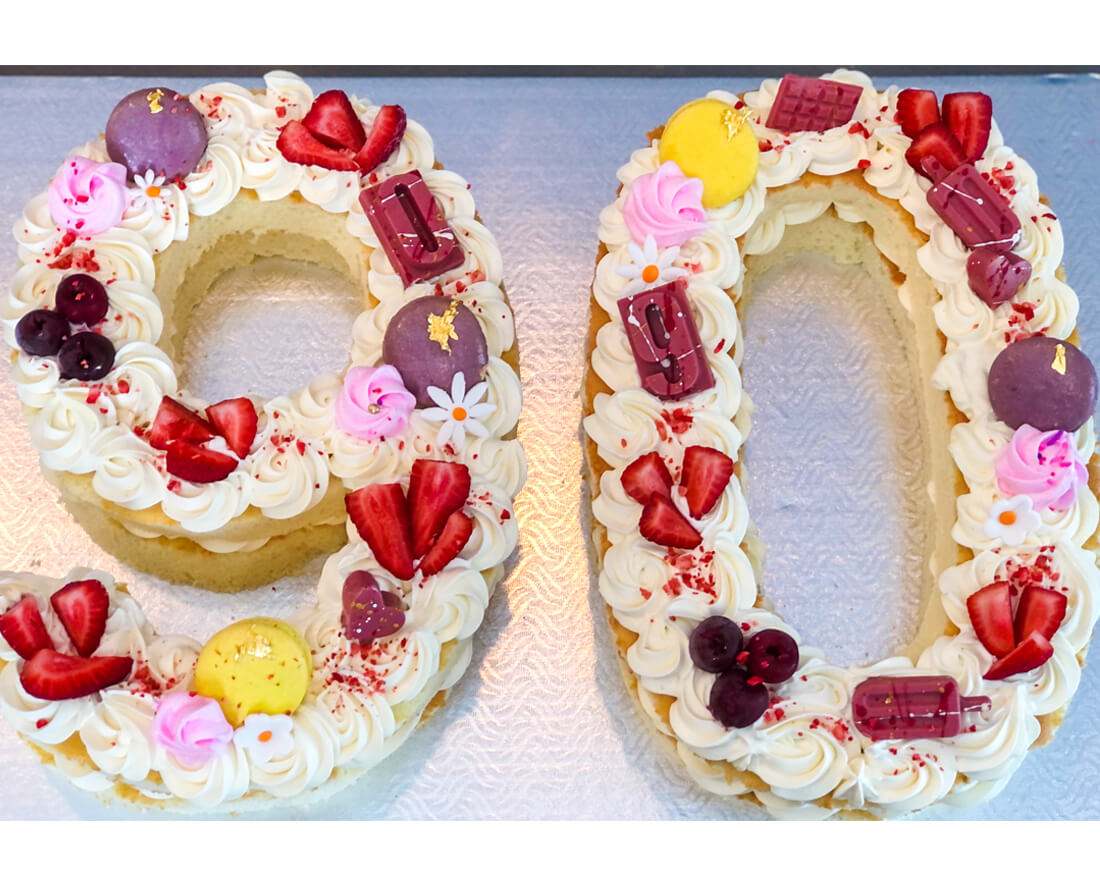 Number Cake - 90 ans - vanille et fruits | Gâteau personnalisé à Montréal | Luxure Gourmande, Pâtisserie et Chocolaterie