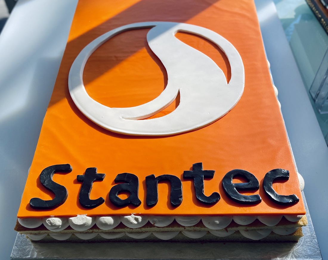 Gâteaux corporatifs à Montréal - Gâteau personnalisé pour entreprise Stantec - Luxure Gourmande