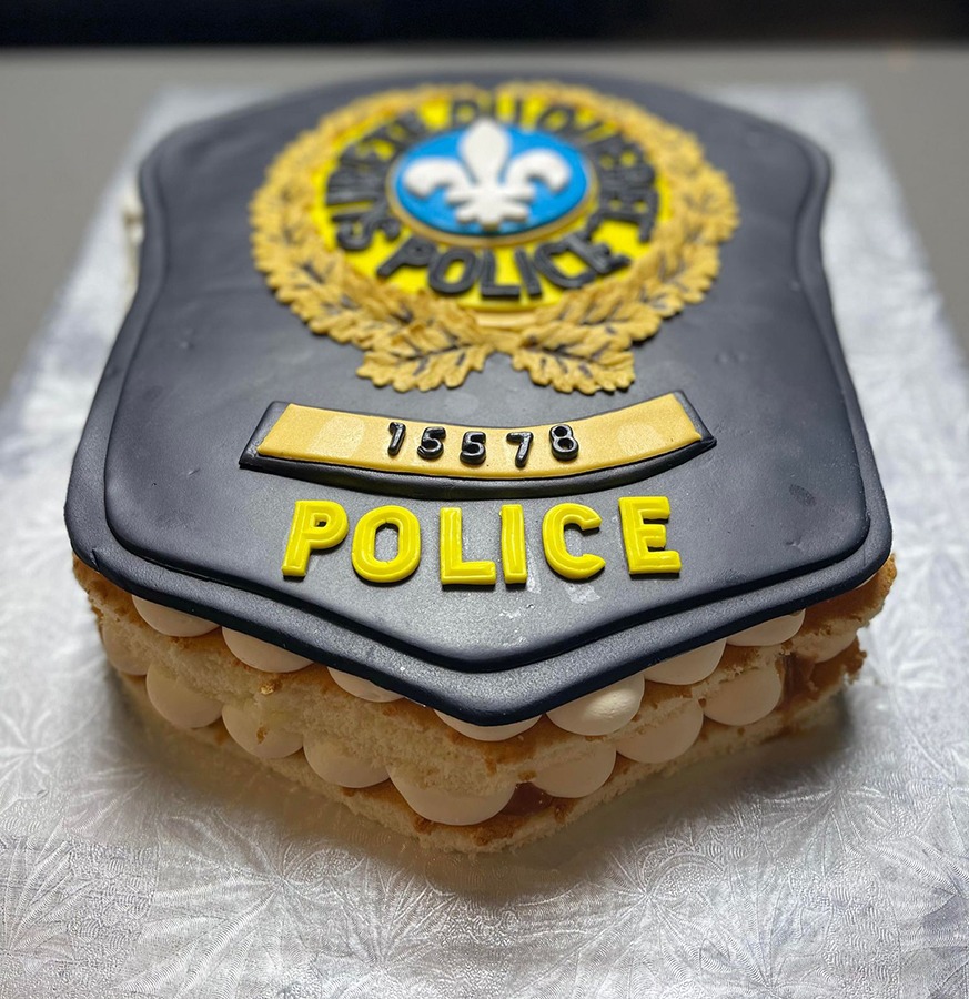 Gâteau police Sureté du Québec – Gâteau personnalisé à Montréal – Pâtisserie Luxure Gourmande
