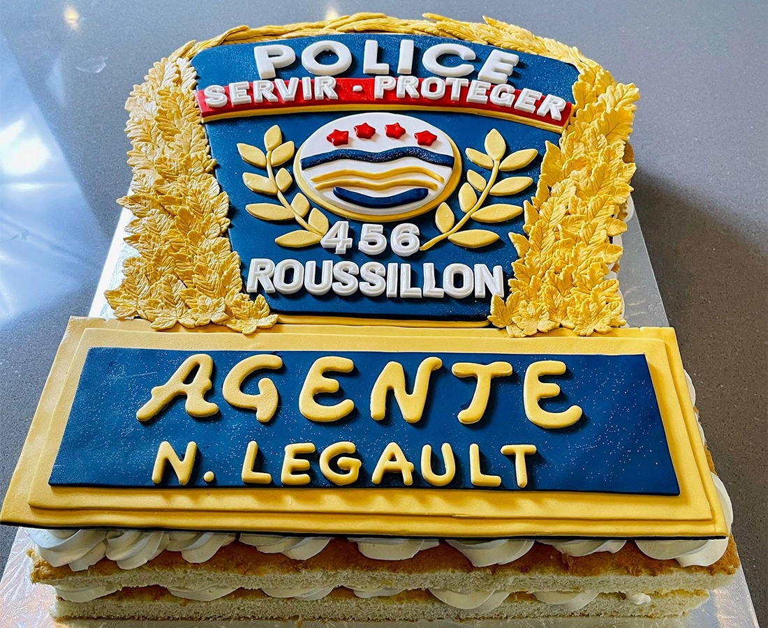Gâteau police de Roussillon - Gâteau personnalisé à Montréal - Luxure Gourmande<br />
