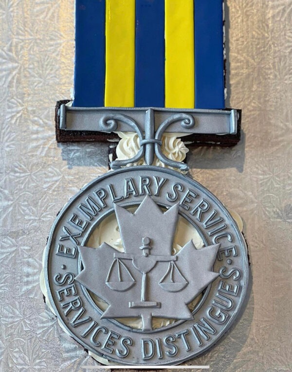 Gateau de police médaille - Gâteau personnalisé à Montréal - Luxure Gourmande